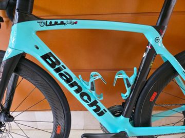 Used Bianchi Oltre SRAM Force ETap AXS Road & Gravel, Green — image 5 of 8
