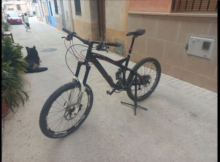 Used Specialized Enduro Comp Sl 2015 Mountainbike, Black — image 2 of 8