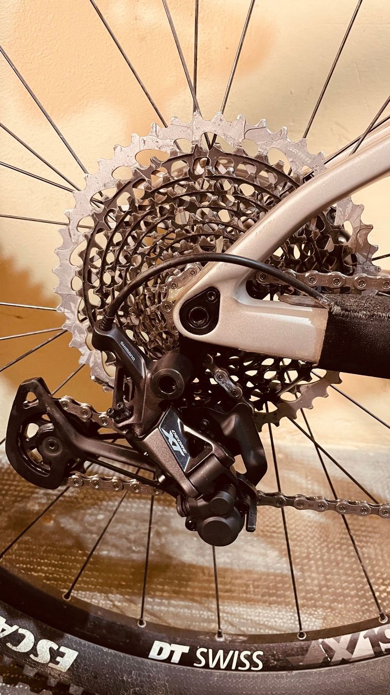 Gebrauchtes BMC Fourstroke Shimano Deore XT 2023 Mountainbike, Hellgrau — Bild 9 von 10