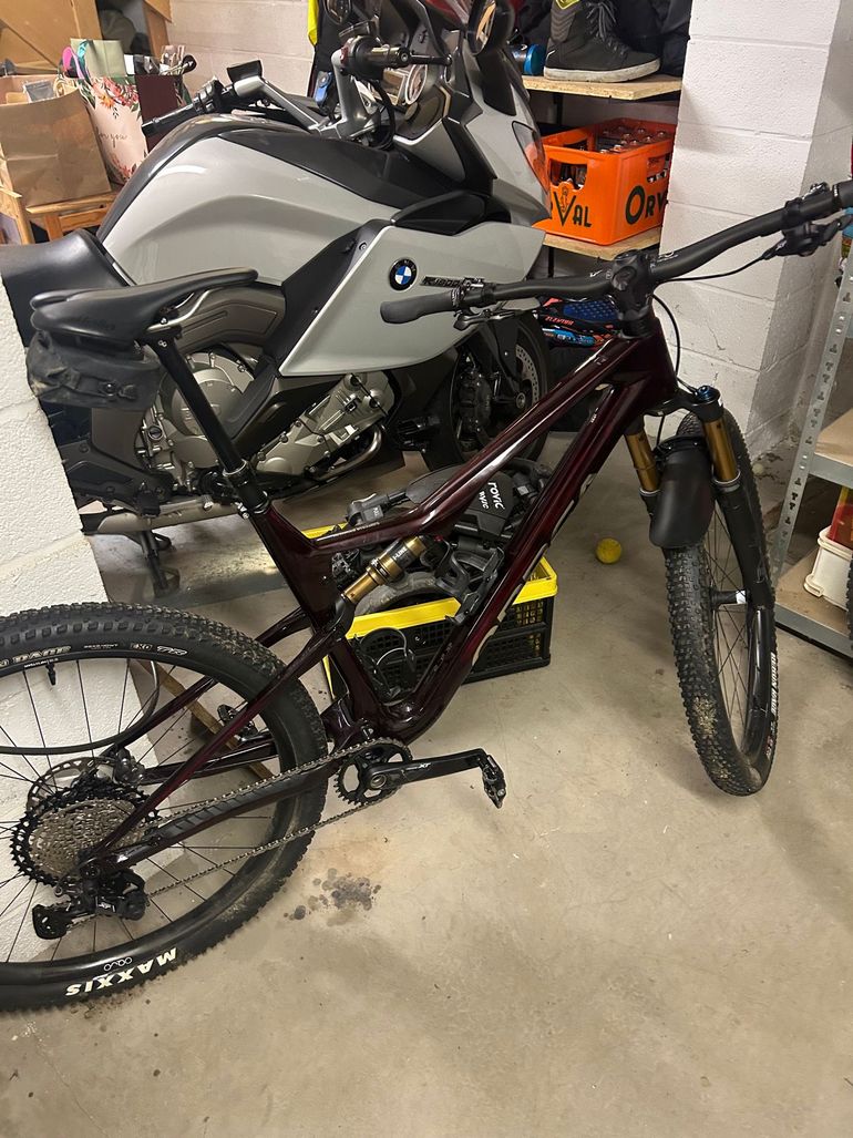 Used Orbea Oiz Shimano Deore XT 2024 Mountainbike, Red — image 1 of 3