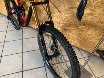 Tweedehands Giant Glory Advanced 2024 2024 Mountainbike — afbeelding 7 van 10
