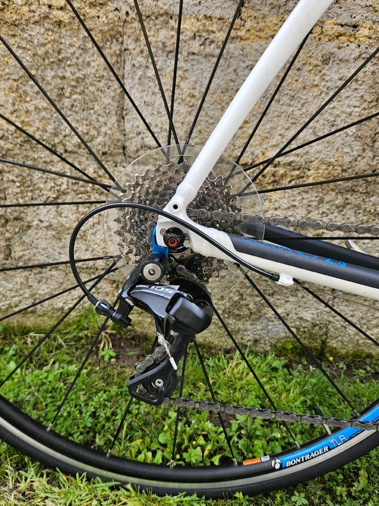 Used Trek Alpha 200 2021 Road & Gravel, White — image 3 of 11