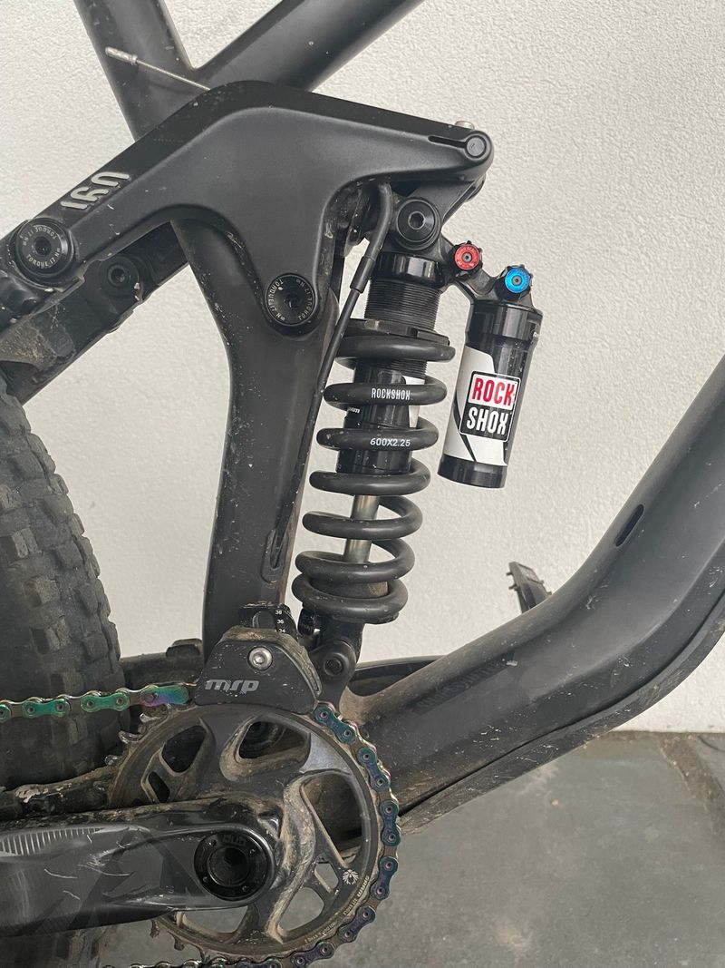Used Canyon Strive Shimano Saint 2018 Mountainbike, Black — image 3 of 6
