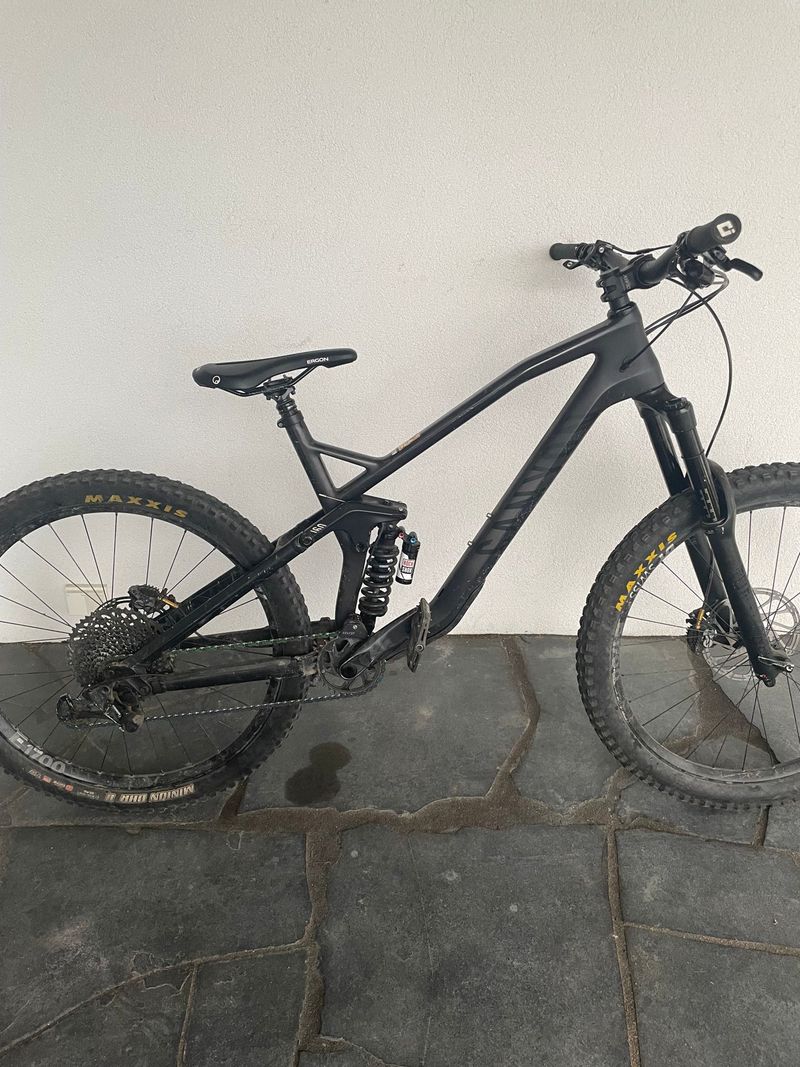 Used Canyon Strive Shimano Saint 2018 Mountainbike, Black — image 1 of 6