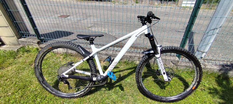 Used Canyon Stoic 2 2023 2023 Mountainbike, White, 27.5, 29 — image 1 of 10