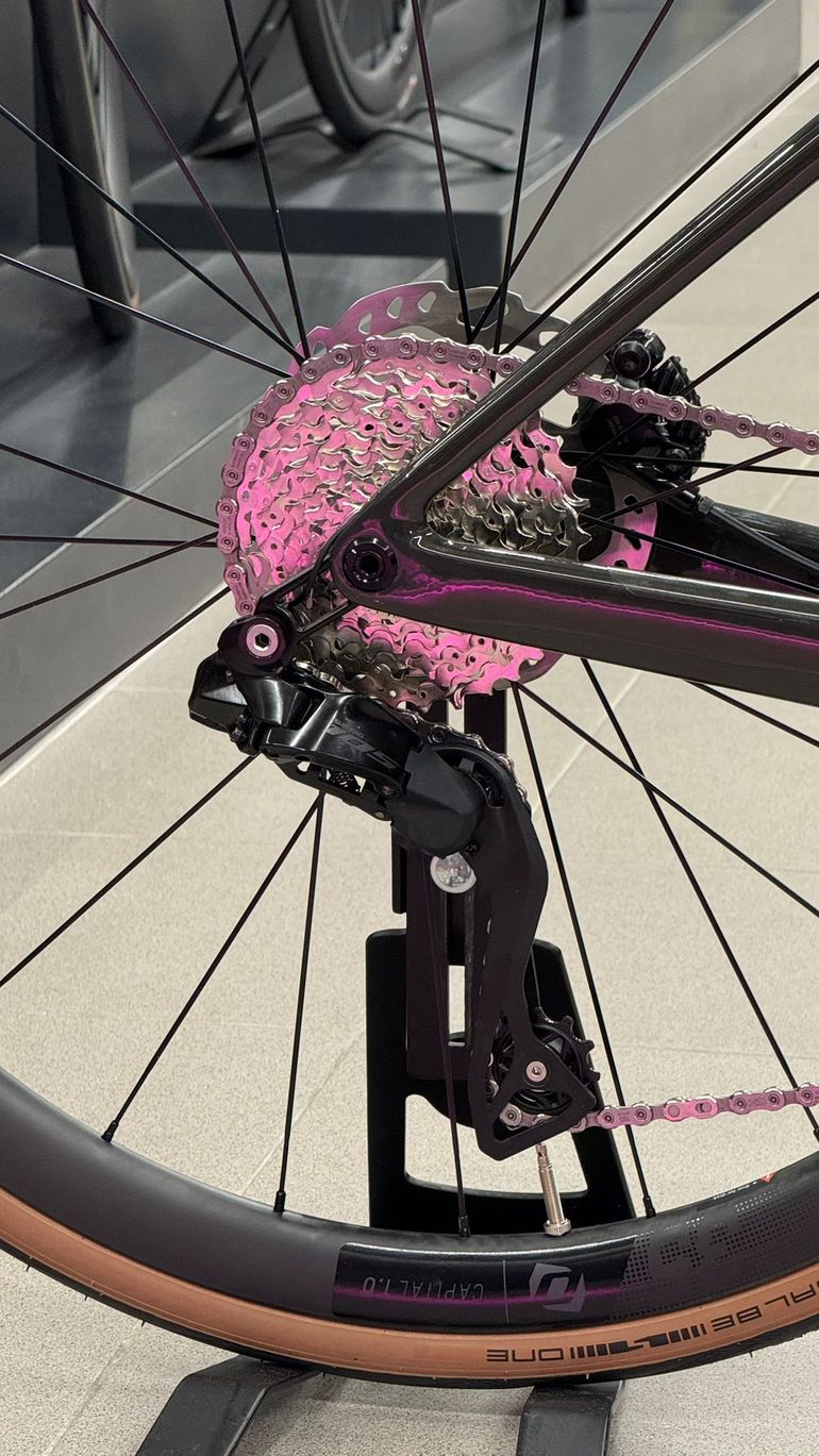 Used Scott Custom Shimano 105 Di2 2024 Road & Gravel, Red — image 7 of 10