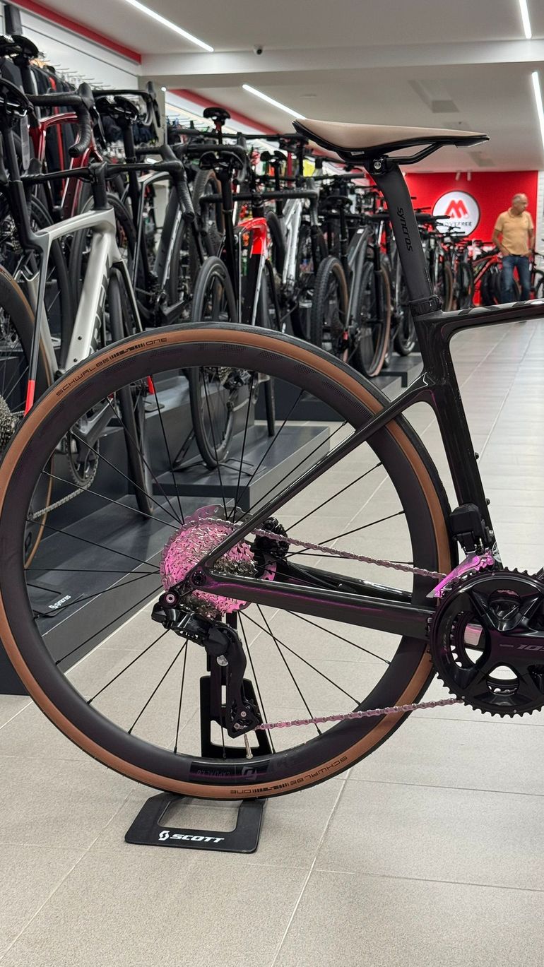 Used Scott Custom Shimano 105 Di2 2024 Road & Gravel, Red — image 6 of 10