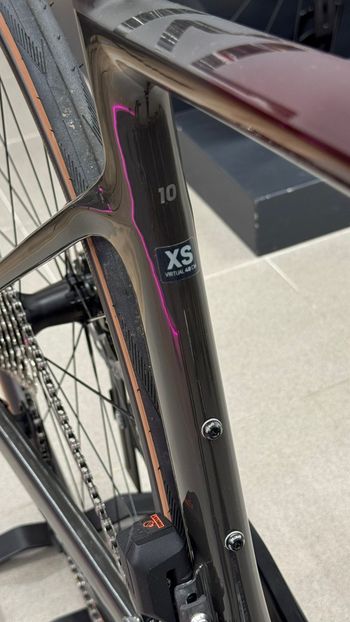 Used Scott Custom Shimano 105 Di2 2024 Road & Gravel, Red — image 9 of 10