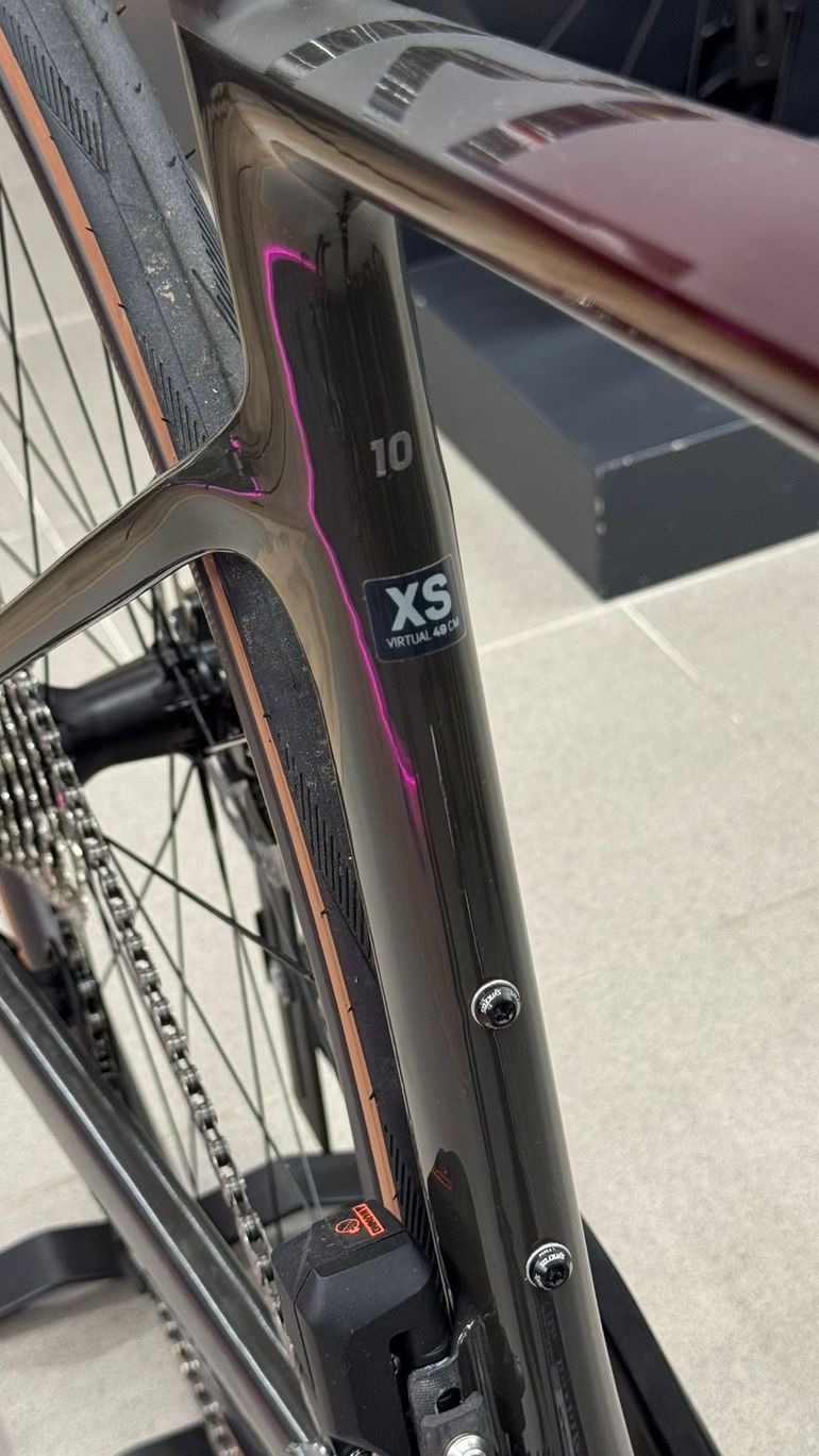 Used Scott Custom Shimano 105 Di2 2024 Road & Gravel, Red — image 9 of 10