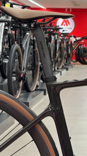 Used Scott Custom Shimano 105 Di2 2024 Road & Gravel, Red — image 4 of 10
