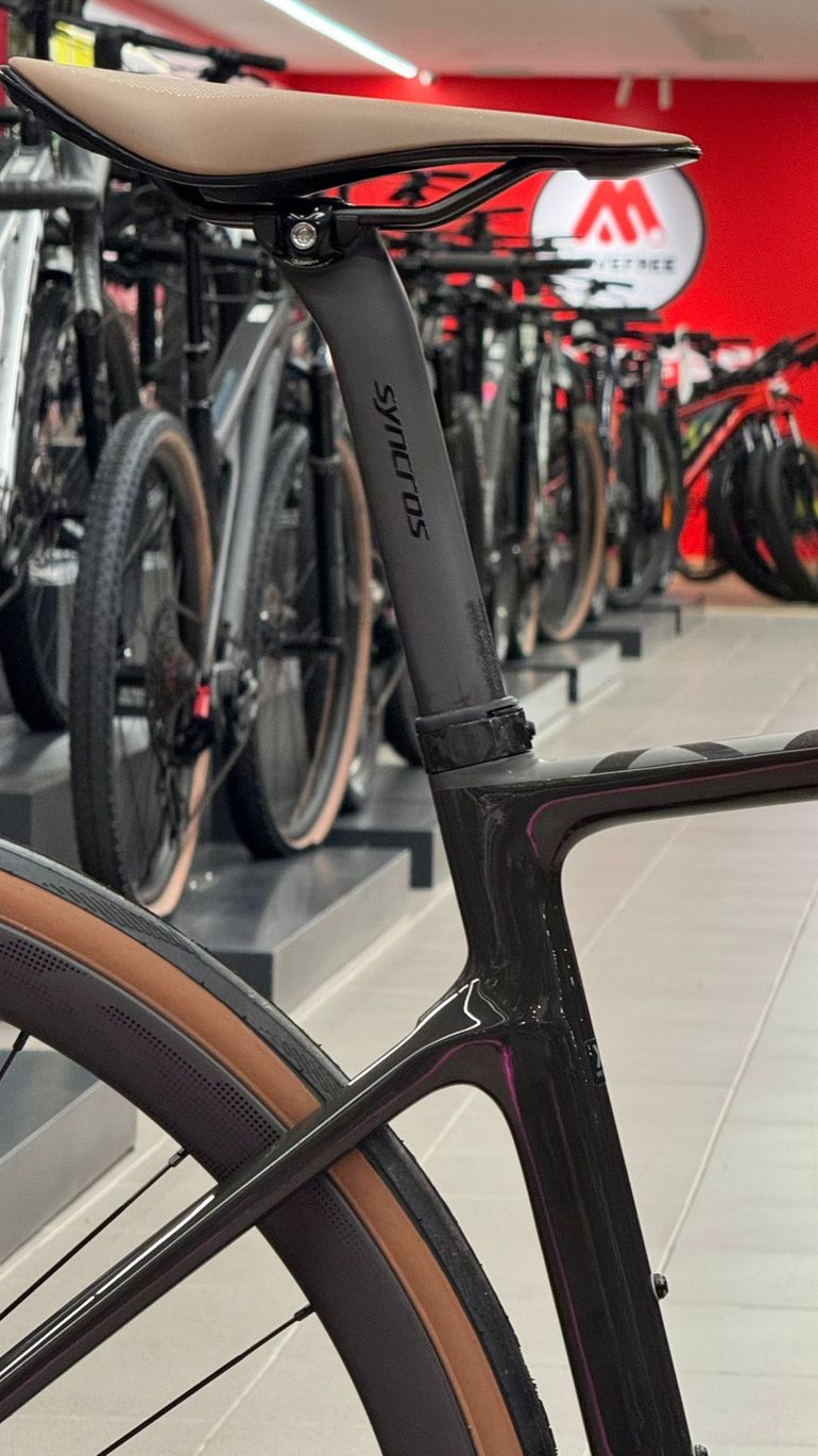 Used Scott Custom Shimano 105 Di2 2024 Road & Gravel, Red — image 4 of 10