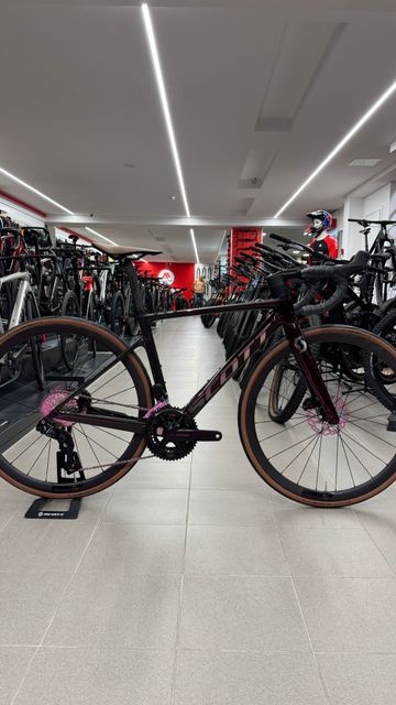 Used Scott Custom Shimano 105 Di2 2024 Road & Gravel, Red — image 8 of 10