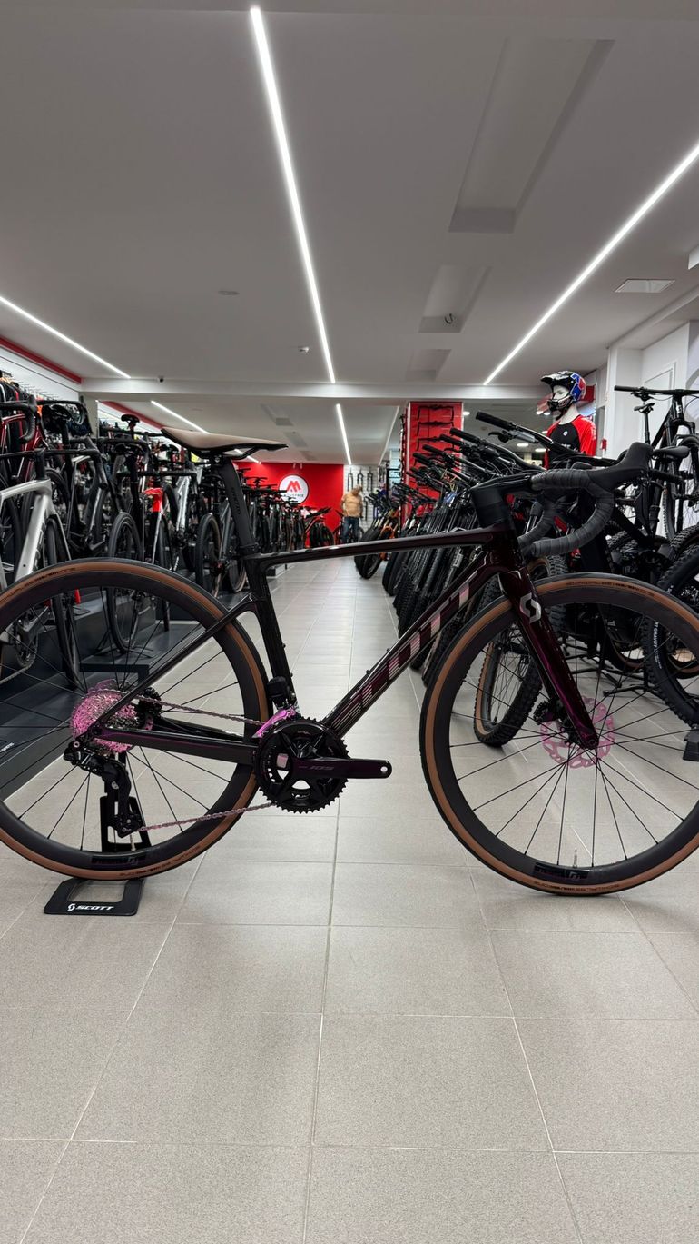 Used Scott Custom Shimano 105 Di2 2024 Road & Gravel, Red — image 8 of 10