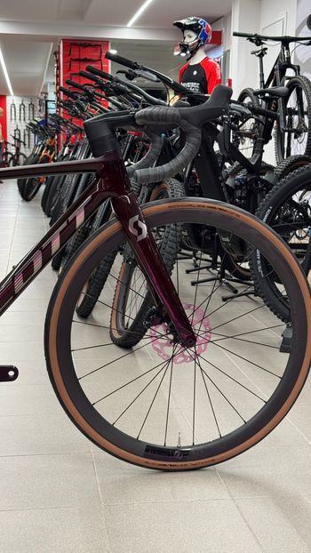 Used Scott Custom Shimano 105 Di2 2024 Road & Gravel, Red — image 5 of 10