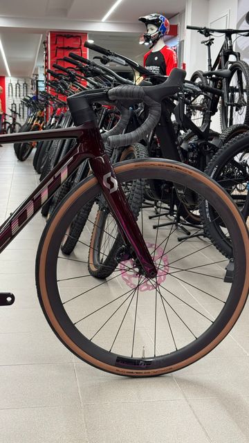 Used Scott Custom Shimano 105 Di2 2024 Road & Gravel, Red — image 5 of 10