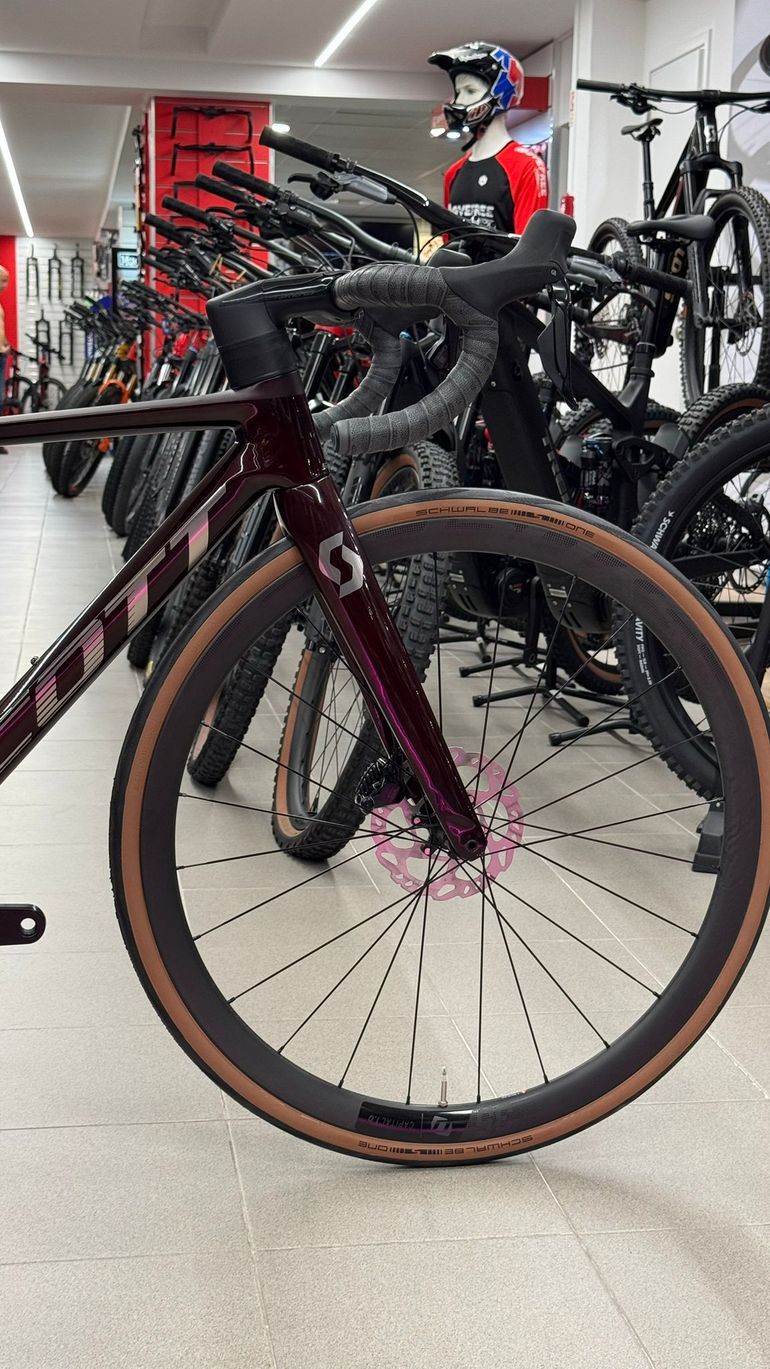 Used Scott Custom Shimano 105 Di2 2024 Road & Gravel, Red — image 5 of 10
