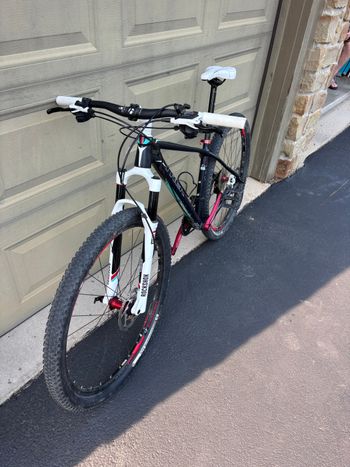 Used Trek Cali SLX 2015 2015 Mountainbike, Light Gray, 27.5, 29 — image 8 of 9