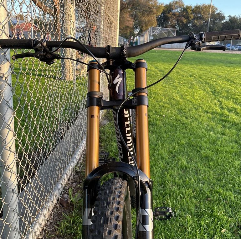 Used Specialized Demo Race 2022 2022 Mountainbike, Black, 29, 27.5 — image 8 of 12