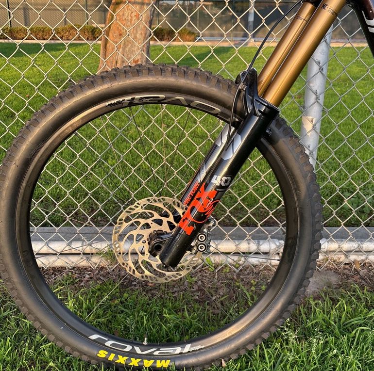 Used Specialized Demo Race 2022 2022 Mountainbike, Black, 29, 27.5 — image 6 of 12
