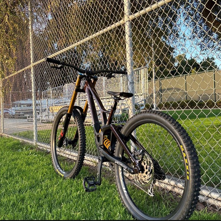 Used Specialized Demo Race 2022 2022 Mountainbike, Black, 29, 27.5 — image 10 of 12