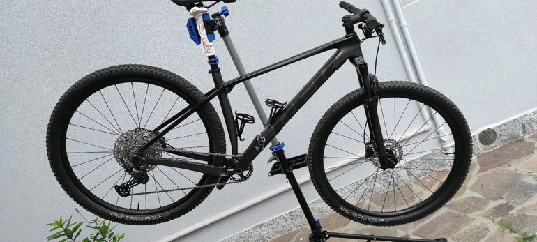 Trek Procaliber 9.5 2022 2022 Mountainbike de segunda mano, Negro — imagen 2 de 8