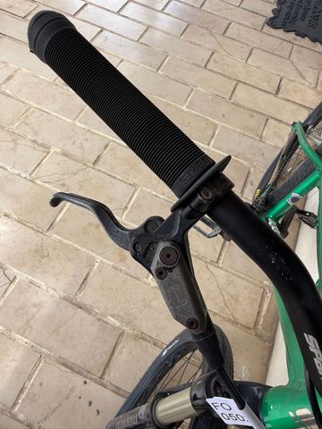Used GT LaBomba 24 2023 2023 Mountainbike, Green, 24 — image 3 of 7