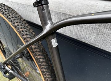 Orbea ALMA M21 2024 2024 Mountainbike usato, Grigio chiaro — immagine 4 di 6
