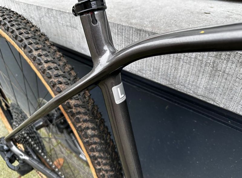 Orbea ALMA M21 2024 2024 Mountainbike usato, Grigio chiaro — immagine 4 di 6