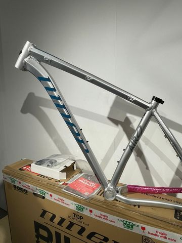 Used Niner Air 9 ALU Frameset 2023 Mountainbike, Light Gray — image 2 of 4