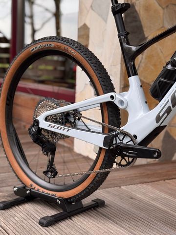 Scott Spark RC Team 2025 Mountainbike usato, Bianco — immagine 5 di 7