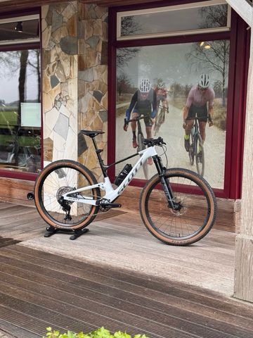Scott Spark RC Team 2025 Mountainbike usato, Bianco — immagine 2 di 7