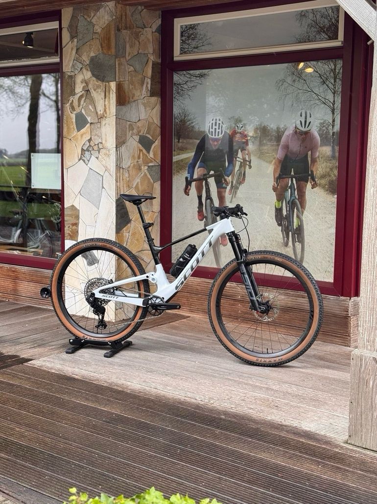 Scott Spark RC Team 2025 Mountainbike usato, Bianco — immagine 2 di 7