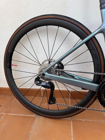 Used Scott Addict RC 15 2024 2024 Road & Gravel, Light Gray — image 4 of 10