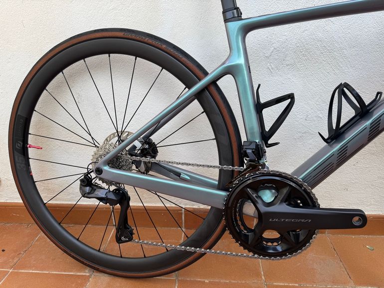 Used Scott Addict RC 15 2024 2024 Road & Gravel, Light Gray — image 3 of 10