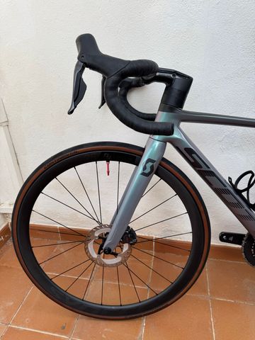 Used Scott Addict RC 15 2024 2024 Road & Gravel, Light Gray — image 8 of 10