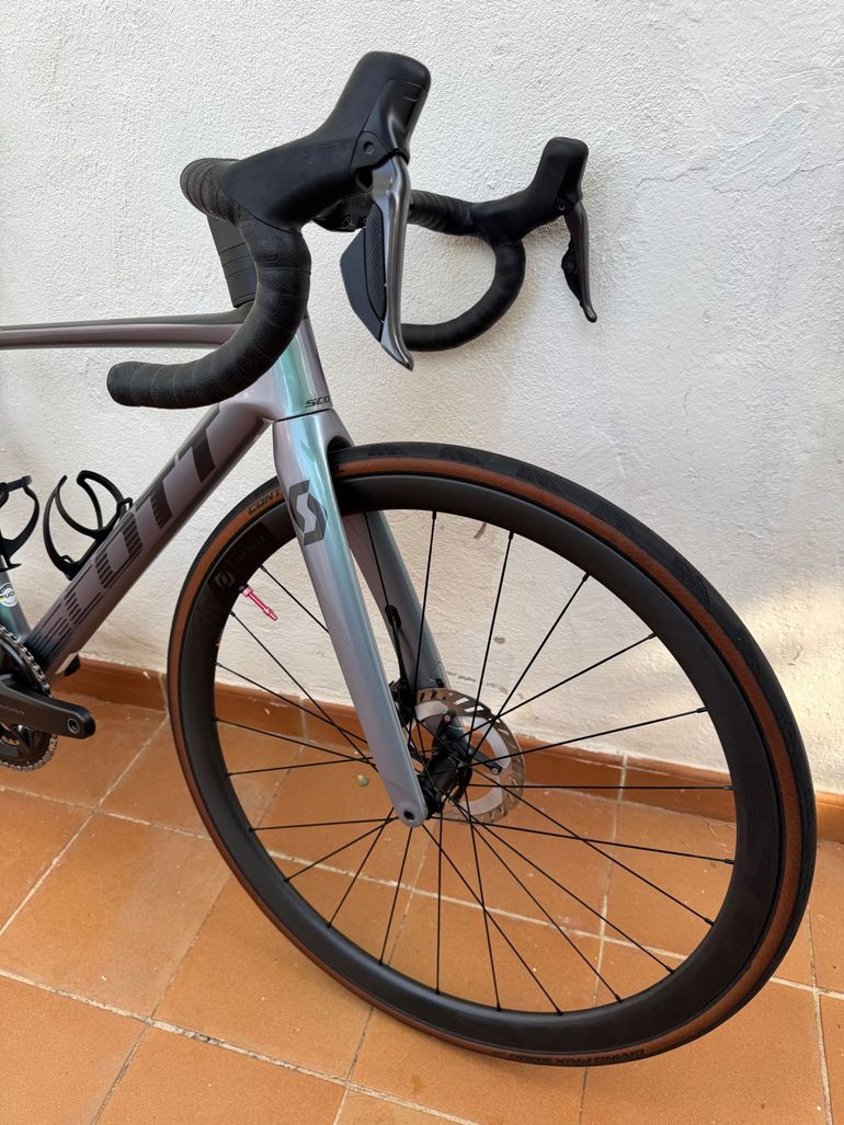 Used Scott Addict RC 15 2024 2024 Road & Gravel, Light Gray — image 5 of 10