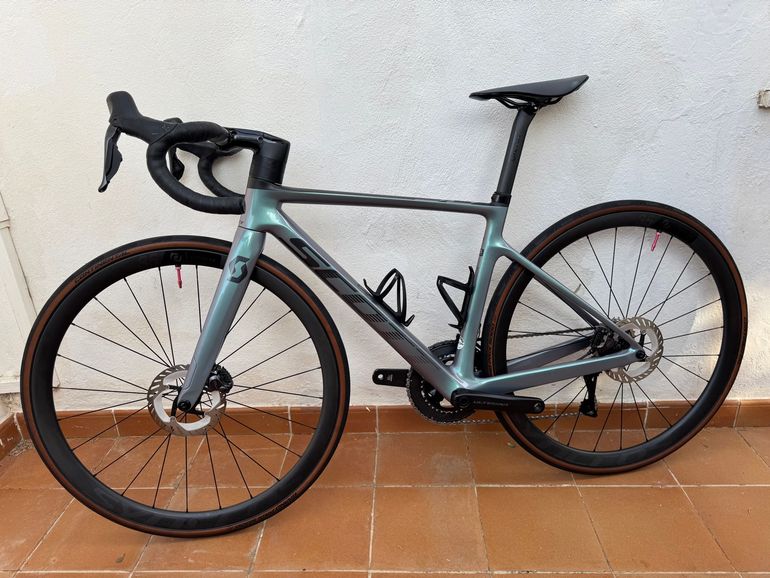 Used Scott Addict RC 15 2024 2024 Road & Gravel, Light Gray — image 2 of 10
