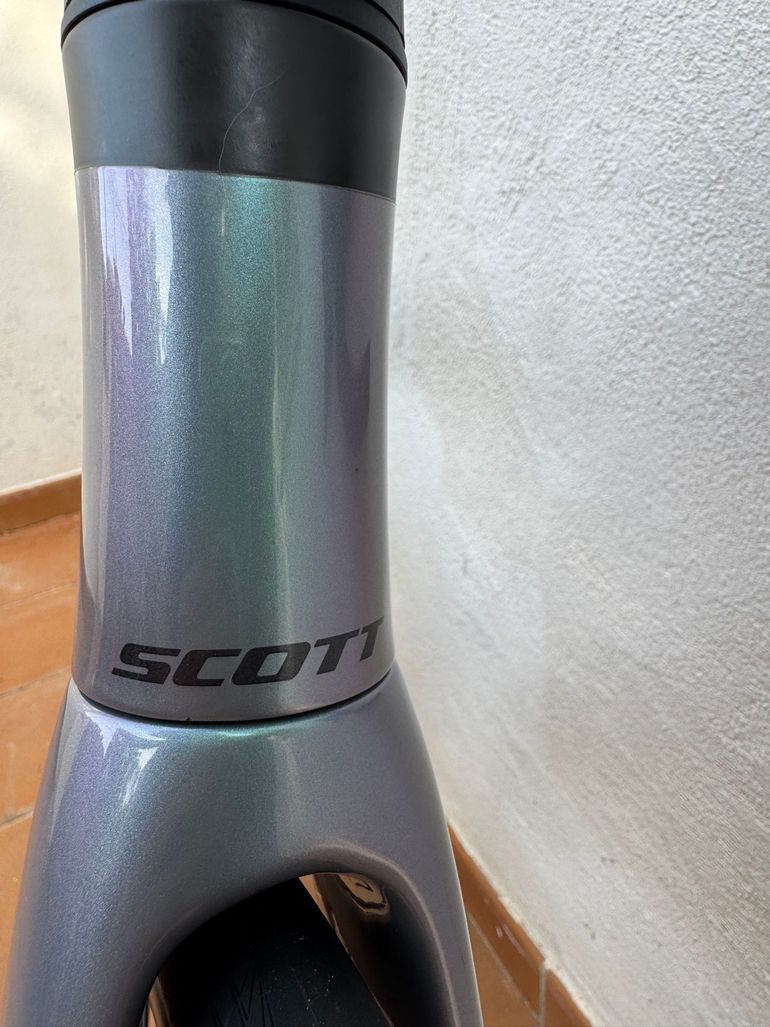 Used Scott Addict RC 15 2024 2024 Road & Gravel, Light Gray — image 9 of 10