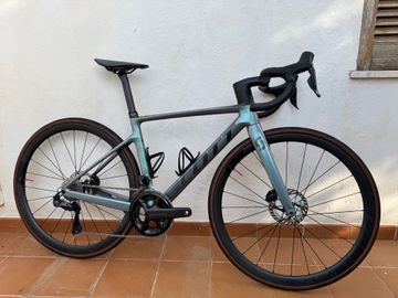 Used Scott Addict RC 15 2024 2024 Road & Gravel, Light Gray — image 1 of 10