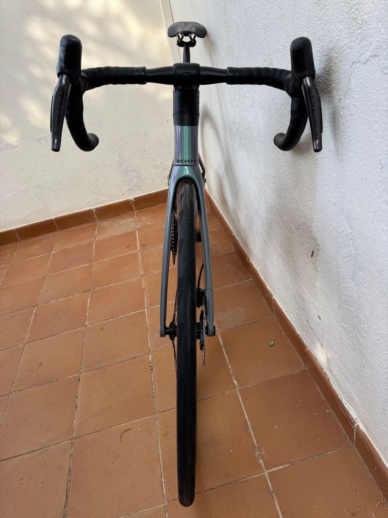Used Scott Addict RC 15 2024 2024 Road & Gravel, Light Gray — image 6 of 10
