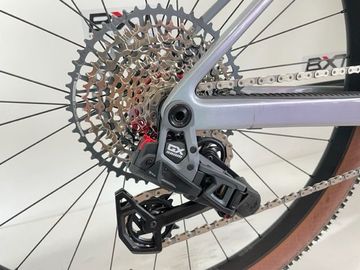 Used Scott Scale RC Team Issue TR 2024 2024 Mountainbike, Light Gray, 29 — image 3 of 5