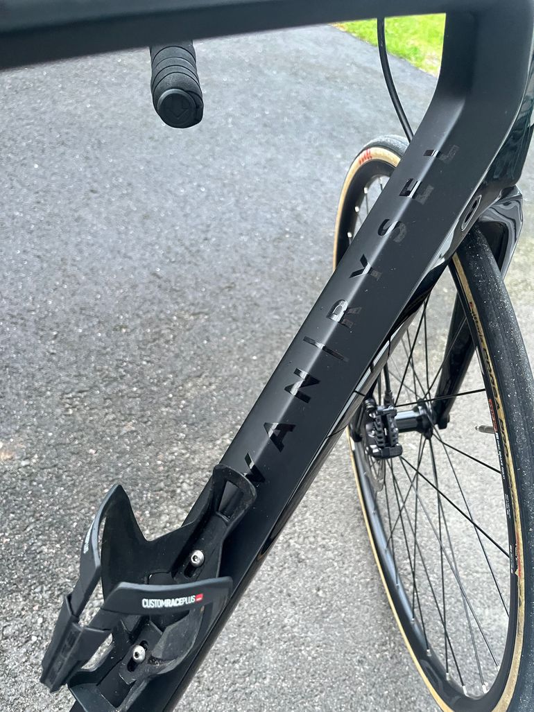 Used Van rysel EDR CF Ultegra Di2 Disc 2024 Road & Gravel — image 9 of 16