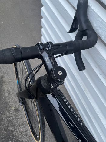 Used Van rysel EDR CF Ultegra Di2 Disc 2024 Road & Gravel — image 4 of 16