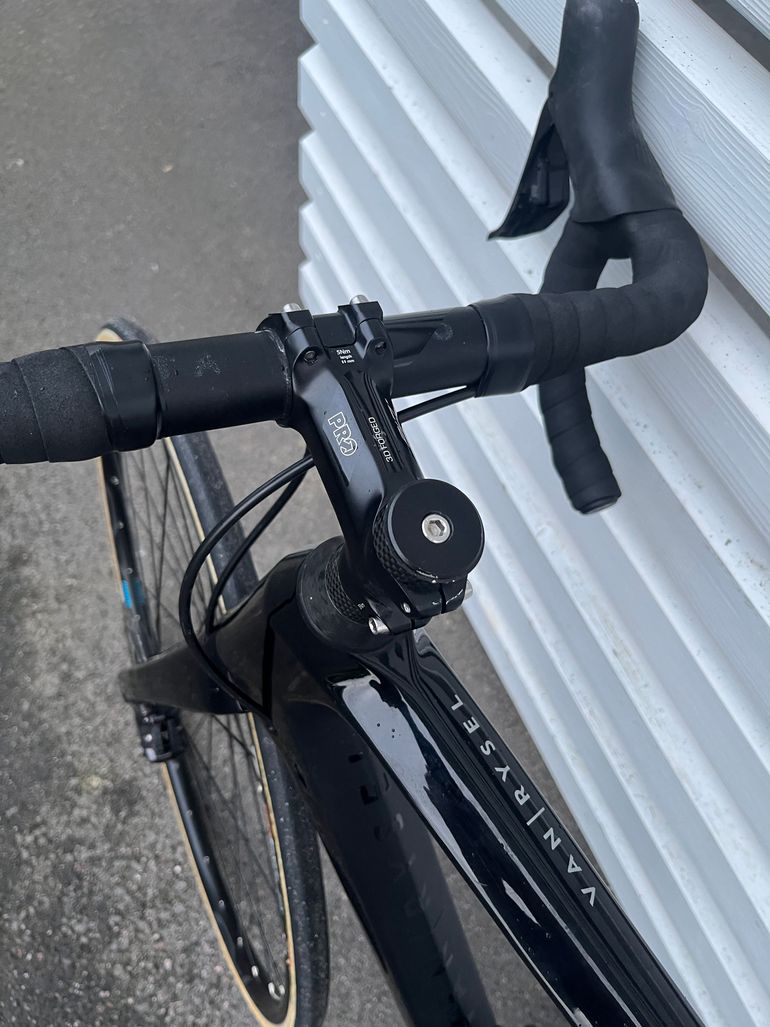 Used Van rysel EDR CF Ultegra Di2 Disc 2024 Road & Gravel — image 4 of 16