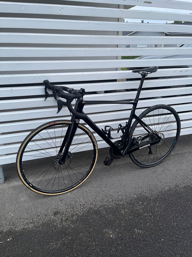 Used Van rysel EDR CF Ultegra Di2 Disc 2024 Road & Gravel — image 1 of 16