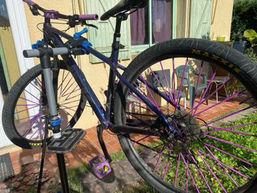 Used Trek Marlin 5 2020 2020 Mountainbike, Purple, 27.5, 29 — image 2 of 4