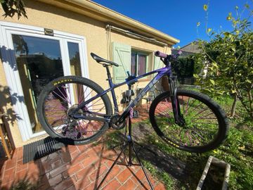 Used Trek Marlin 5 2020 2020 Mountainbike, Purple, 27.5, 29 — image 1 of 4