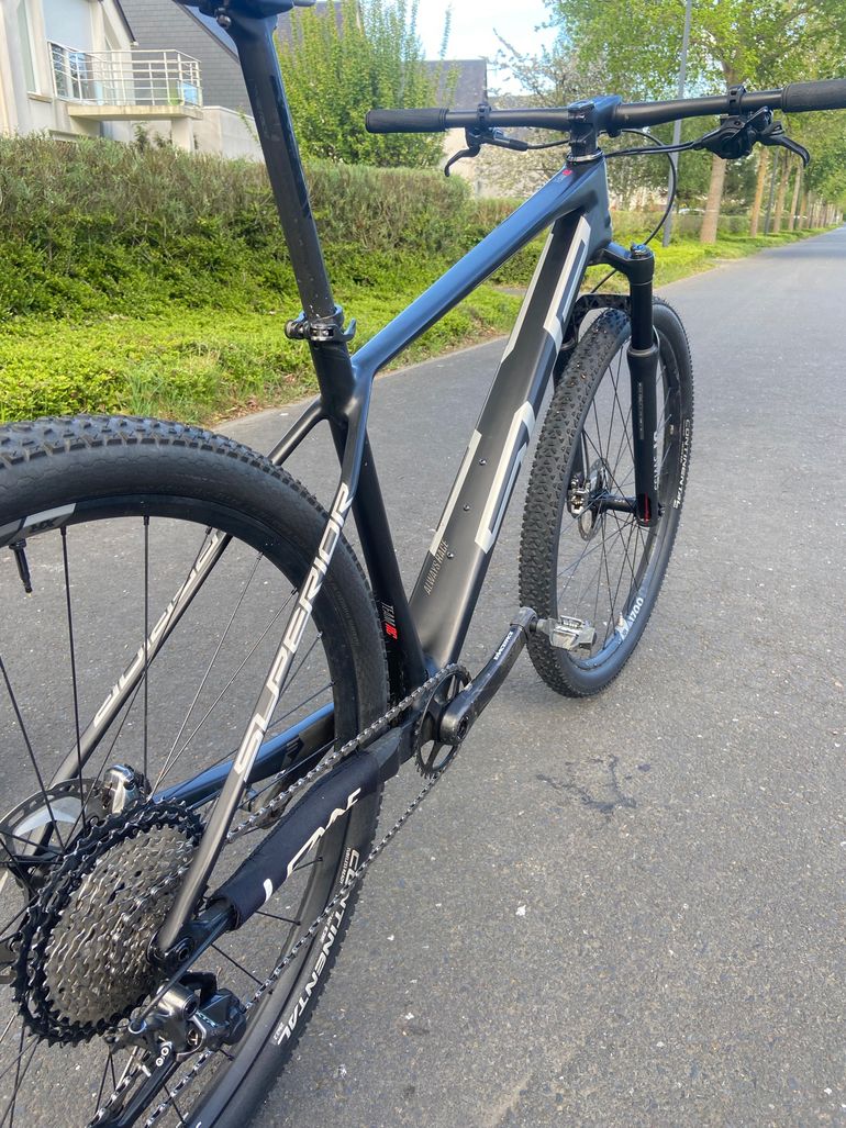 Used Superior Custom Shimano XTR 2022 Mountainbike, Black — image 7 of 8