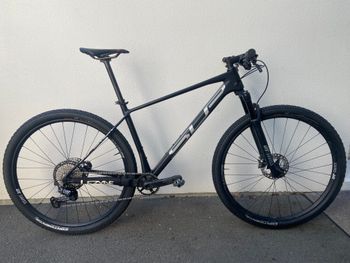 Used Superior Custom Shimano XTR 2022 Mountainbike, Black — image 1 of 8