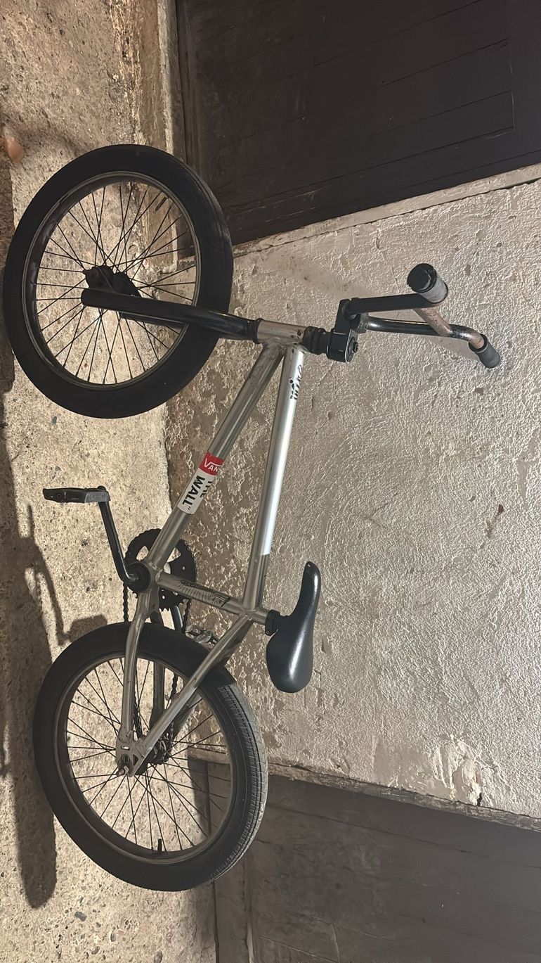 Used DECATHLON Bmx 2020 Road & Gravel — image 2 of 15